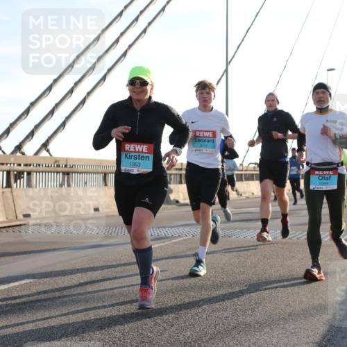 03.10.2025 - Köhlbrandbrückenlauf Yannick Fuchs http://msf.ph/oto/9141110 03.10.2025 08:26:00 Position 2 1353, 3111, 3344, 111100 meine-sportfotos.de