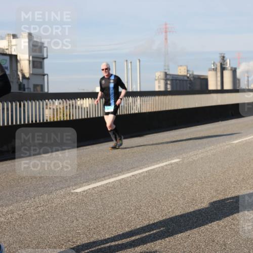 03.10.2025 - Köhlbrandbrückenlauf Lena Gebhardt http://msf.ph/oto/9141118 03.10.2025 09:58:56 Position 2 55, 172 meine-sportfotos.de