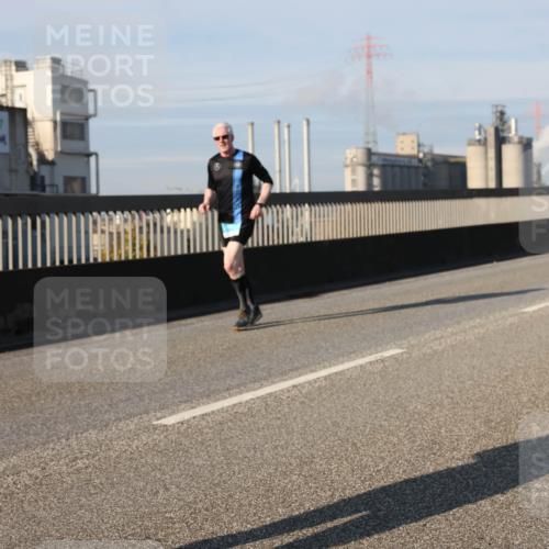 03.10.2025 - Köhlbrandbrückenlauf Lena Gebhardt http://msf.ph/oto/9141122 03.10.2025 09:58:56 Position 2  meine-sportfotos.de