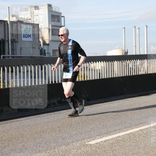 03.10.2025 - Köhlbrandbrückenlauf Lena Gebhardt http://msf.ph/oto/9141132 03.10.2025 09:58:56 Position 2 3463 meine-sportfotos.de