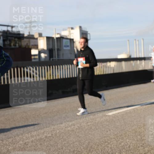 03.10.2025 - Köhlbrandbrückenlauf Lena Gebhardt http://msf.ph/oto/9141184 03.10.2025 09:58:59 Position 2  meine-sportfotos.de