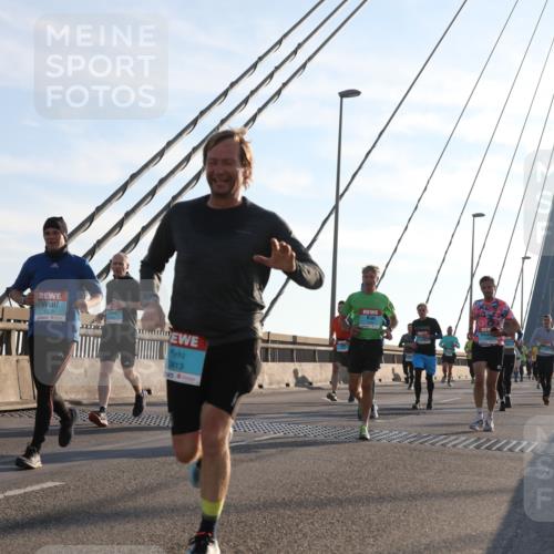 03.10.2025 - Köhlbrandbrückenlauf Yannick Fuchs http://msf.ph/oto/9141185 03.10.2025 08:26:05 Position 2 1370, 3813 meine-sportfotos.de