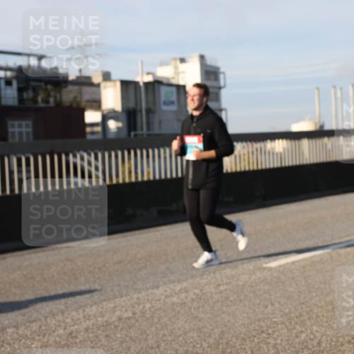 03.10.2025 - Köhlbrandbrückenlauf Lena Gebhardt http://msf.ph/oto/9141188 03.10.2025 09:58:59 Position 2  meine-sportfotos.de