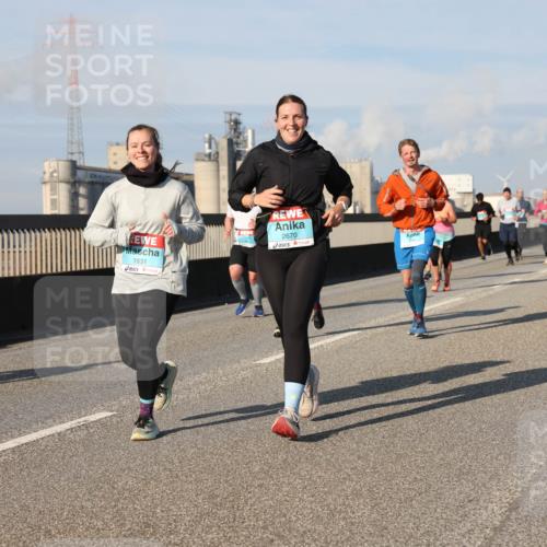 03.10.2025 - Köhlbrandbrückenlauf Lena Gebhardt http://msf.ph/oto/9141214 03.10.2025 09:59:01 Position 2 1831, 2670 meine-sportfotos.de