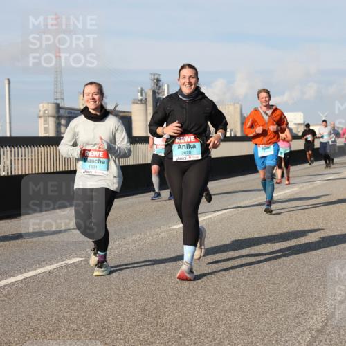03.10.2025 - Köhlbrandbrückenlauf Lena Gebhardt http://msf.ph/oto/9141216 03.10.2025 09:59:01 Position 2 1831, 2670 meine-sportfotos.de