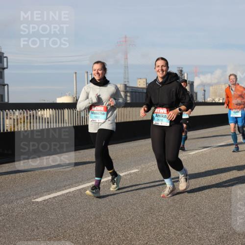 03.10.2025 - Köhlbrandbrückenlauf Lena Gebhardt http://msf.ph/oto/9141229 03.10.2025 09:59:02 Position 2 1831, 2670 meine-sportfotos.de
