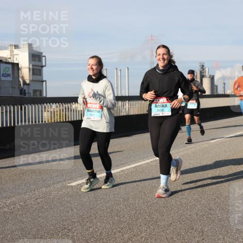 03.10.2025 - Köhlbrandbrückenlauf Lena Gebhardt http://msf.ph/oto/9141237 03.10.2025 09:59:02 Position 2 1831, 2670 meine-sportfotos.de