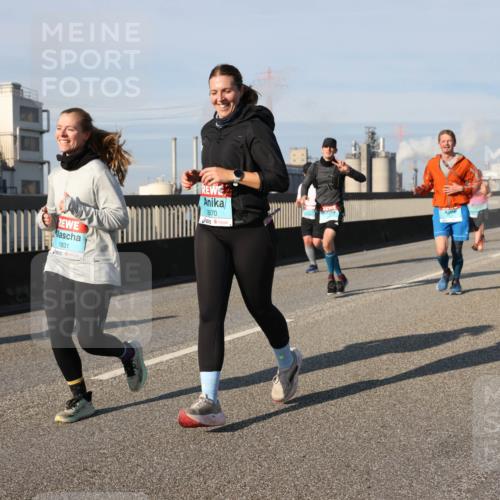 03.10.2025 - Köhlbrandbrückenlauf Lena Gebhardt http://msf.ph/oto/9141242 03.10.2025 09:59:02 Position 2 1831, 2670 meine-sportfotos.de