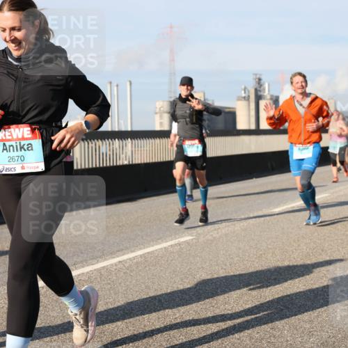 03.10.2025 - Köhlbrandbrückenlauf Lena Gebhardt http://msf.ph/oto/9141244 03.10.2025 09:59:03 Position 2 2670 meine-sportfotos.de
