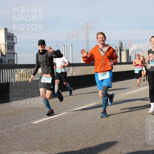 03.10.2025 - Köhlbrandbrückenlauf Lena Gebhardt http://msf.ph/oto/9141264 03.10.2025 09:59:04 Position 2 1031, 3281, 125 meine-sportfotos.de