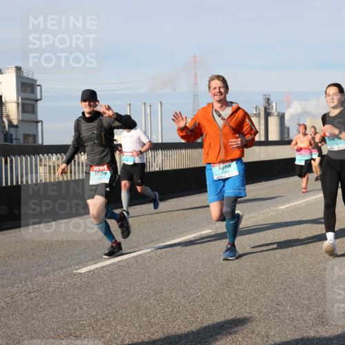 03.10.2025 - Köhlbrandbrückenlauf Lena Gebhardt http://msf.ph/oto/9141266 03.10.2025 09:59:04 Position 2 108, 3281, 3125 meine-sportfotos.de