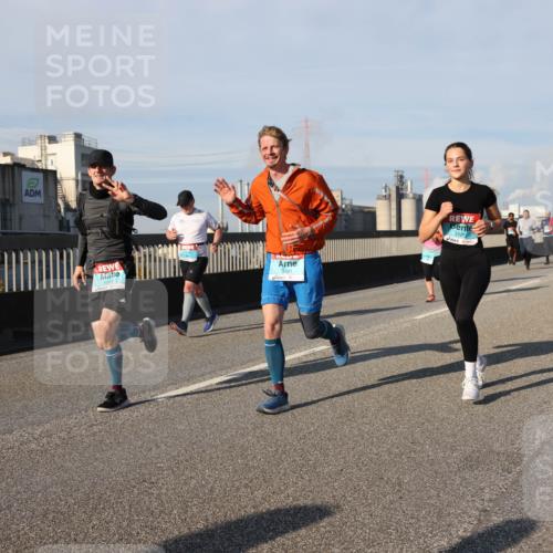 03.10.2025 - Köhlbrandbrückenlauf Lena Gebhardt http://msf.ph/oto/9141270 03.10.2025 09:59:04 Position 2 1031, 3281, 3125 meine-sportfotos.de