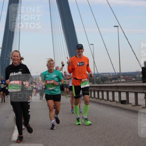 03.10.2025 - Köhlbrandbrückenlauf Jannik Wohlers http://msf.ph/oto/9141273 03.10.2025 15:34:21 Position 1 84, 9081, 7821, 9327 meine-sportfotos.de