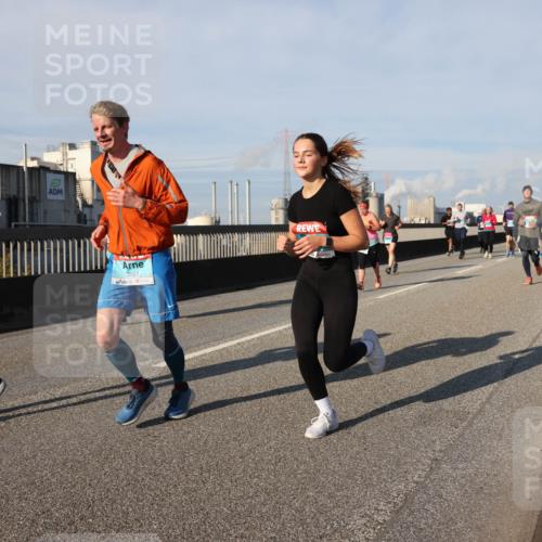 03.10.2025 - Köhlbrandbrückenlauf Lena Gebhardt http://msf.ph/oto/9141275 03.10.2025 09:59:04 Position 2 3281 meine-sportfotos.de