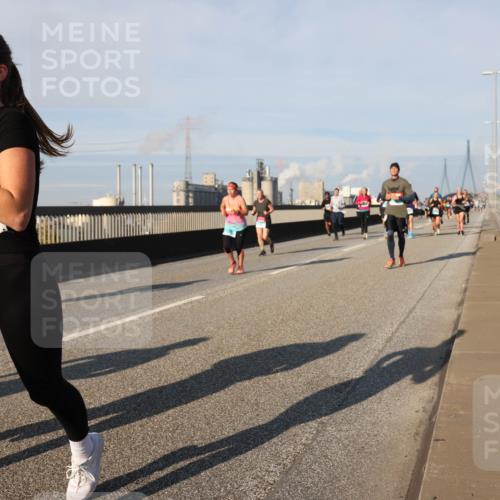 03.10.2025 - Köhlbrandbrückenlauf Lena Gebhardt http://msf.ph/oto/9141279 03.10.2025 09:59:05 Position 2 3725 meine-sportfotos.de