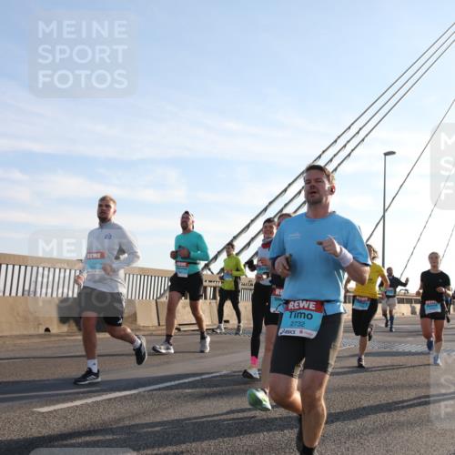 03.10.2025 - Köhlbrandbrückenlauf Yannick Fuchs http://msf.ph/oto/9141324 03.10.2025 08:26:14 Position 2 1, 3, 2018, 2732 meine-sportfotos.de