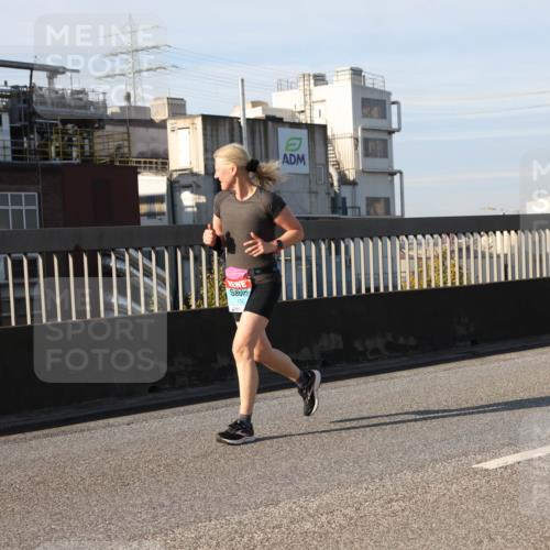 03.10.2025 - Köhlbrandbrückenlauf Lena Gebhardt http://msf.ph/oto/9141342 03.10.2025 09:59:09 Position 2 174 meine-sportfotos.de
