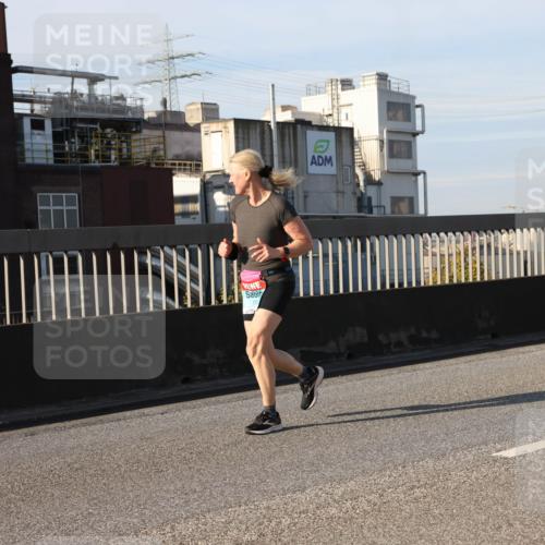 03.10.2025 - Köhlbrandbrückenlauf Lena Gebhardt http://msf.ph/oto/9141345 03.10.2025 09:59:09 Position 2  meine-sportfotos.de