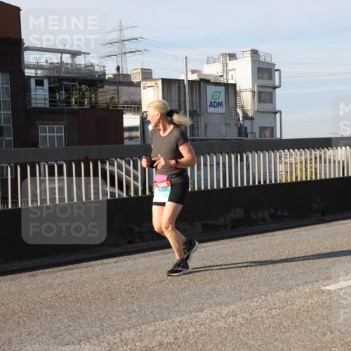 03.10.2025 - Köhlbrandbrückenlauf Lena Gebhardt http://msf.ph/oto/9141347 03.10.2025 09:59:09 Position 2  meine-sportfotos.de