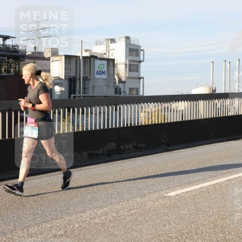 03.10.2025 - Köhlbrandbrückenlauf Lena Gebhardt http://msf.ph/oto/9141350 03.10.2025 09:59:09 Position 2  meine-sportfotos.de