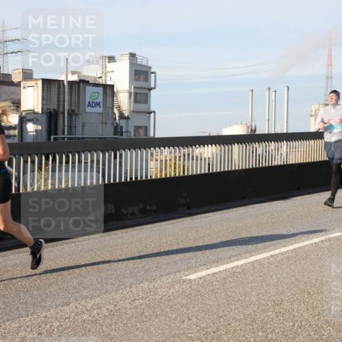 03.10.2025 - Köhlbrandbrückenlauf Lena Gebhardt http://msf.ph/oto/9141353 03.10.2025 09:59:09 Position 2 2242 meine-sportfotos.de