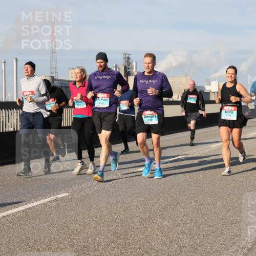 03.10.2025 - Köhlbrandbrückenlauf Lena Gebhardt http://msf.ph/oto/9141357 03.10.2025 09:59:10 Position 2 2853, 2242, 2269, 2349 meine-sportfotos.de