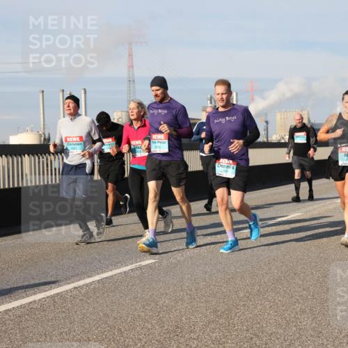 03.10.2025 - Köhlbrandbrückenlauf Lena Gebhardt http://msf.ph/oto/9141359 03.10.2025 09:59:10 Position 2 2851, 2242, 2269, 2349 meine-sportfotos.de