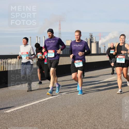 03.10.2025 - Köhlbrandbrückenlauf Lena Gebhardt http://msf.ph/oto/9141370 03.10.2025 09:59:10 Position 2 2851, 2242, 2269, 2349 meine-sportfotos.de