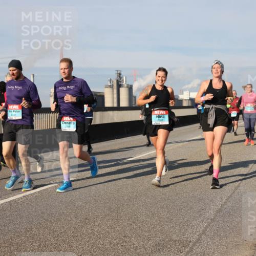 03.10.2025 - Köhlbrandbrückenlauf Lena Gebhardt http://msf.ph/oto/9141371 03.10.2025 09:59:11 Position 2 2242, 2269, 2349 meine-sportfotos.de