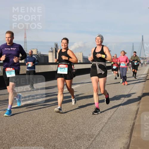 03.10.2025 - Köhlbrandbrückenlauf Lena Gebhardt http://msf.ph/oto/9141376 03.10.2025 09:59:11 Position 2 2242, 2349 meine-sportfotos.de