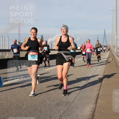 03.10.2025 - Köhlbrandbrückenlauf Lena Gebhardt http://msf.ph/oto/9141385 03.10.2025 09:59:11 Position 2 2269, 2349 meine-sportfotos.de