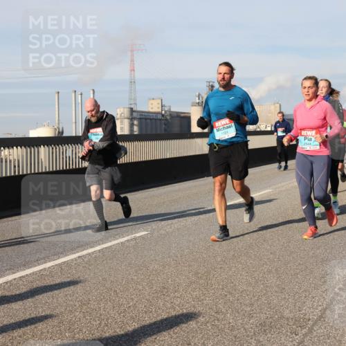 03.10.2025 - Köhlbrandbrückenlauf Lena Gebhardt http://msf.ph/oto/9141406 03.10.2025 09:59:13 Position 2 1121, 2544 meine-sportfotos.de