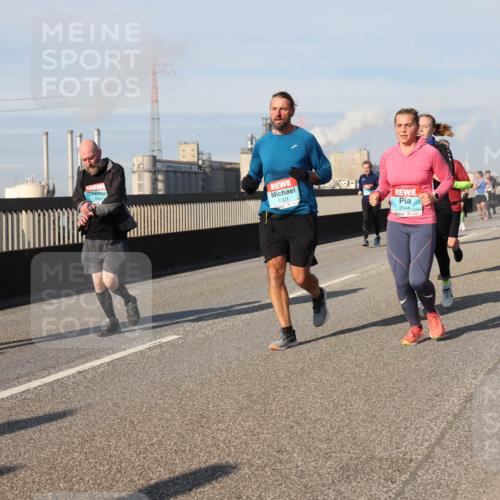 03.10.2025 - Köhlbrandbrückenlauf Lena Gebhardt http://msf.ph/oto/9141408 03.10.2025 09:59:13 Position 2 1121, 2544 meine-sportfotos.de