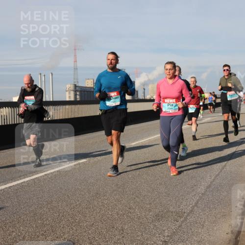 03.10.2025 - Köhlbrandbrückenlauf Lena Gebhardt http://msf.ph/oto/9141413 03.10.2025 09:59:13 Position 2 1121, 2544 meine-sportfotos.de