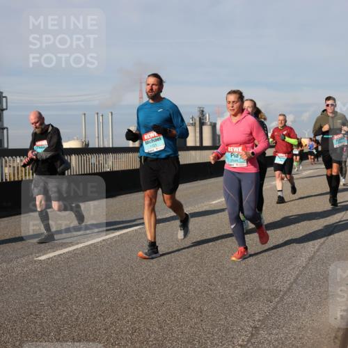 03.10.2025 - Köhlbrandbrückenlauf Lena Gebhardt http://msf.ph/oto/9141422 03.10.2025 09:59:14 Position 2 1121, 2544 meine-sportfotos.de