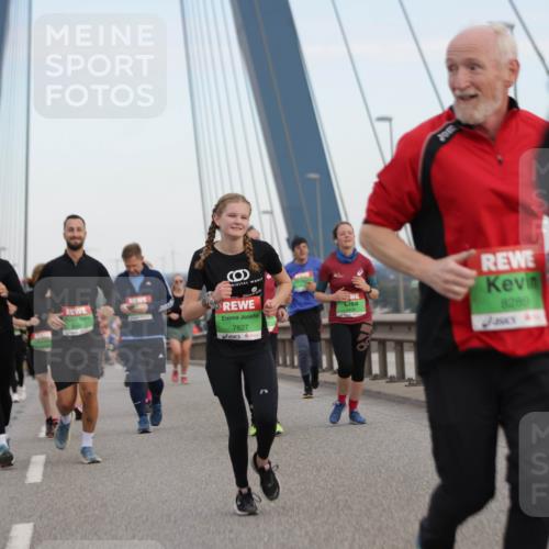 03.10.2025 - Köhlbrandbrückenlauf Jannik Wohlers http://msf.ph/oto/9141427 03.10.2025 15:34:33 Position 1 7827, 8289 meine-sportfotos.de