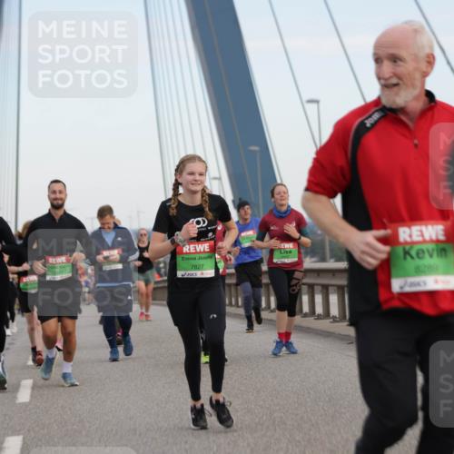 03.10.2025 - Köhlbrandbrückenlauf Jannik Wohlers http://msf.ph/oto/9141429 03.10.2025 15:34:33 Position 1 7827, 8289 meine-sportfotos.de