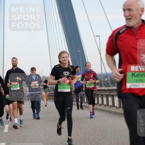 03.10.2025 - Köhlbrandbrückenlauf Jannik Wohlers http://msf.ph/oto/9141433 03.10.2025 15:34:33 Position 1 7827, 8289 meine-sportfotos.de