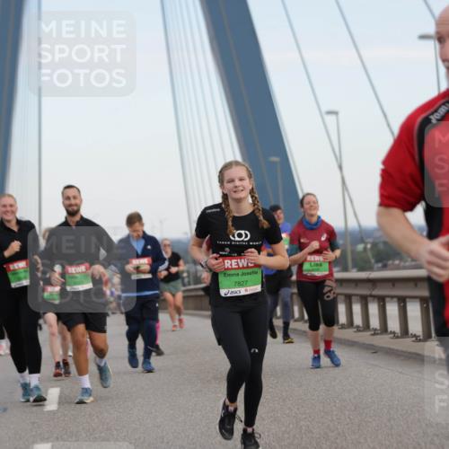 03.10.2025 - Köhlbrandbrückenlauf Jannik Wohlers http://msf.ph/oto/9141443 03.10.2025 15:34:33 Position 1 7827, 8289 meine-sportfotos.de