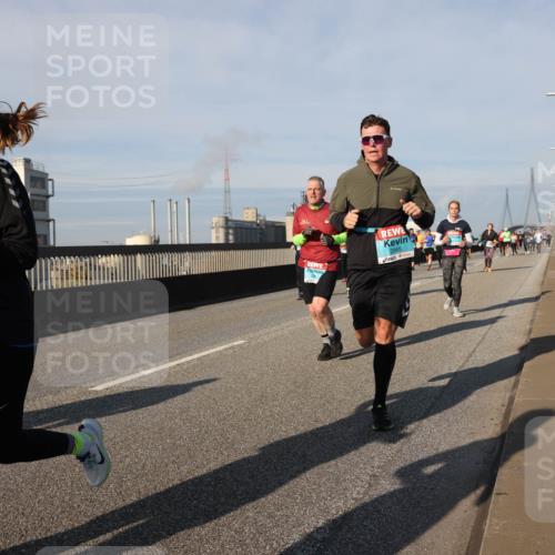 03.10.2025 - Köhlbrandbrückenlauf Lena Gebhardt http://msf.ph/oto/9141444 03.10.2025 09:59:15 Position 2 3765, 2965 meine-sportfotos.de