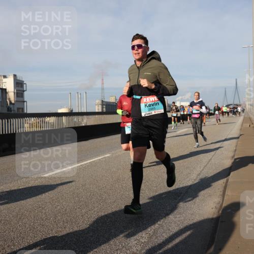 03.10.2025 - Köhlbrandbrückenlauf Lena Gebhardt http://msf.ph/oto/9141449 03.10.2025 09:59:16 Position 2 2965 meine-sportfotos.de
