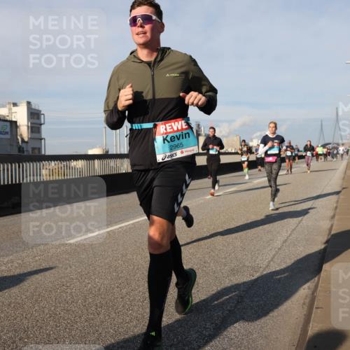03.10.2025 - Köhlbrandbrückenlauf Lena Gebhardt http://msf.ph/oto/9141455 03.10.2025 09:59:16 Position 2 2965 meine-sportfotos.de