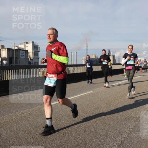 03.10.2025 - Köhlbrandbrückenlauf Lena Gebhardt http://msf.ph/oto/9141460 03.10.2025 09:59:17 Position 2 2800 meine-sportfotos.de