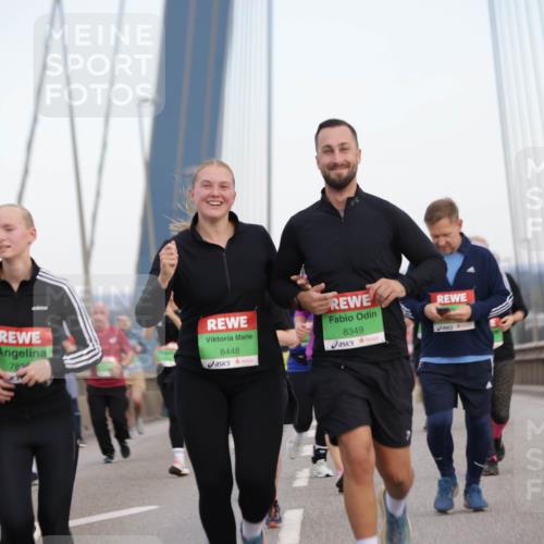 03.10.2025 - Köhlbrandbrückenlauf Jannik Wohlers http://msf.ph/oto/9141463 03.10.2025 15:34:35 Position 1 780, 8448, 8349 meine-sportfotos.de