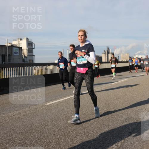 03.10.2025 - Köhlbrandbrückenlauf Lena Gebhardt http://msf.ph/oto/9141475 03.10.2025 09:59:18 Position 2 3150 meine-sportfotos.de