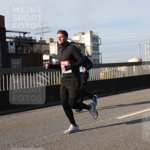 03.10.2025 - Köhlbrandbrückenlauf Lena Gebhardt http://msf.ph/oto/9141488 03.10.2025 09:59:19 Position 2  meine-sportfotos.de
