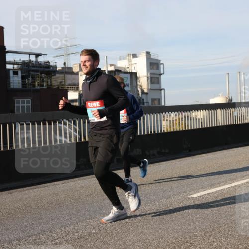 03.10.2025 - Köhlbrandbrückenlauf Lena Gebhardt http://msf.ph/oto/9141492 03.10.2025 09:59:19 Position 2  meine-sportfotos.de