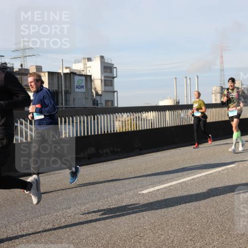 03.10.2025 - Köhlbrandbrückenlauf Lena Gebhardt http://msf.ph/oto/9141496 03.10.2025 09:59:19 Position 2 3826 meine-sportfotos.de