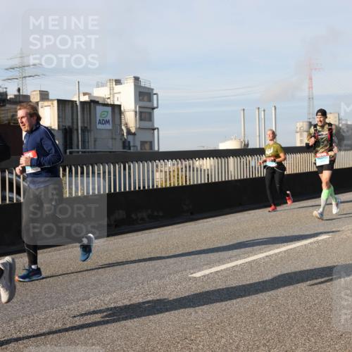 03.10.2025 - Köhlbrandbrückenlauf Lena Gebhardt http://msf.ph/oto/9141500 03.10.2025 09:59:19 Position 2 3826 meine-sportfotos.de