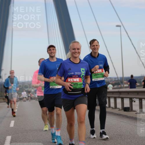 03.10.2025 - Köhlbrandbrückenlauf Jannik Wohlers http://msf.ph/oto/9141510 03.10.2025 15:38:52 Position 1 8551, 925, 10, 248, 9253 meine-sportfotos.de
